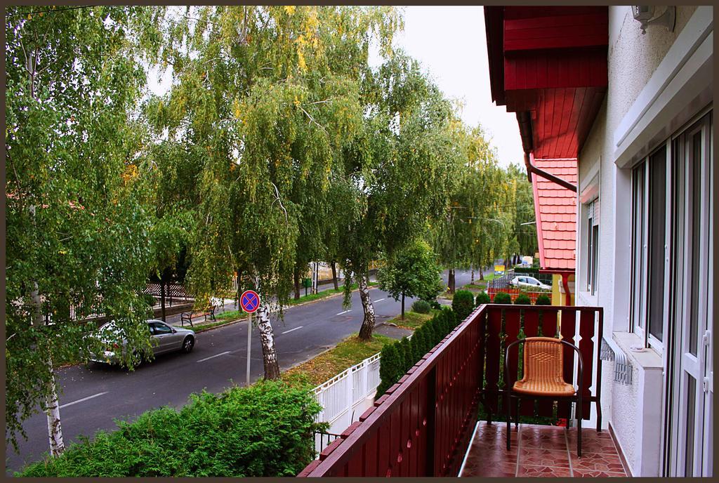 White & Quiet Apartment House Heviz Exterior photo